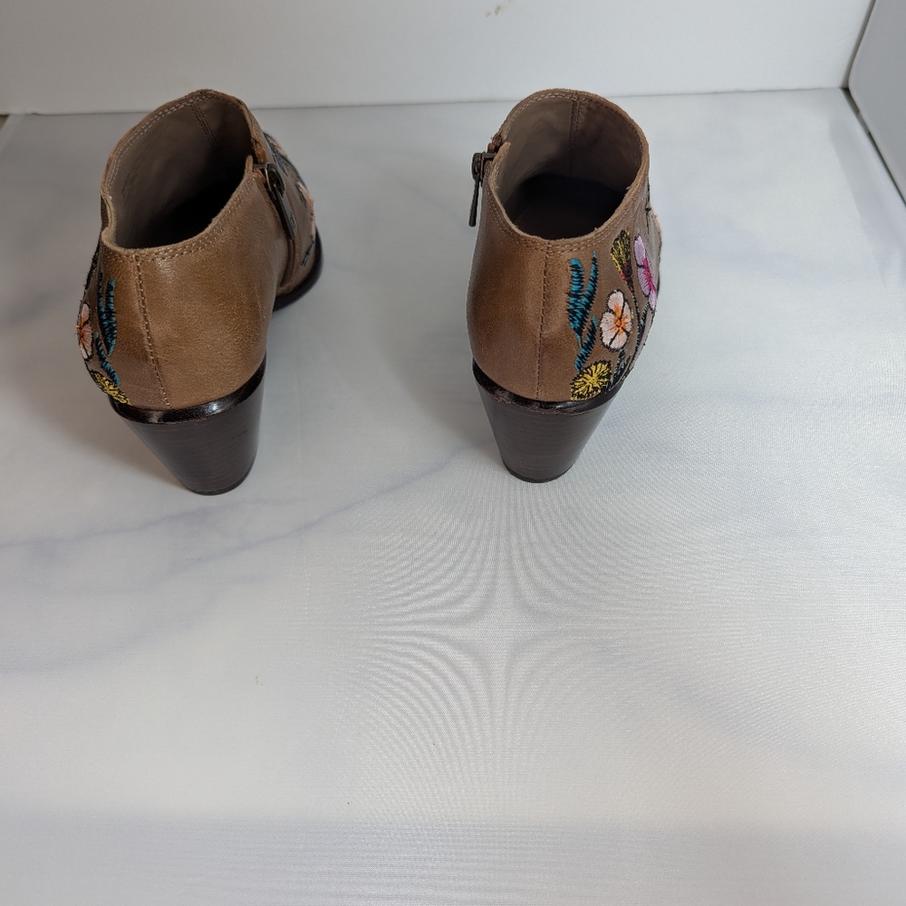 Donald Pliner Boot size 5 - Picture 7 of 7